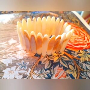 White Mother Of Pearl  Color Shell  Strestchy Bracelet